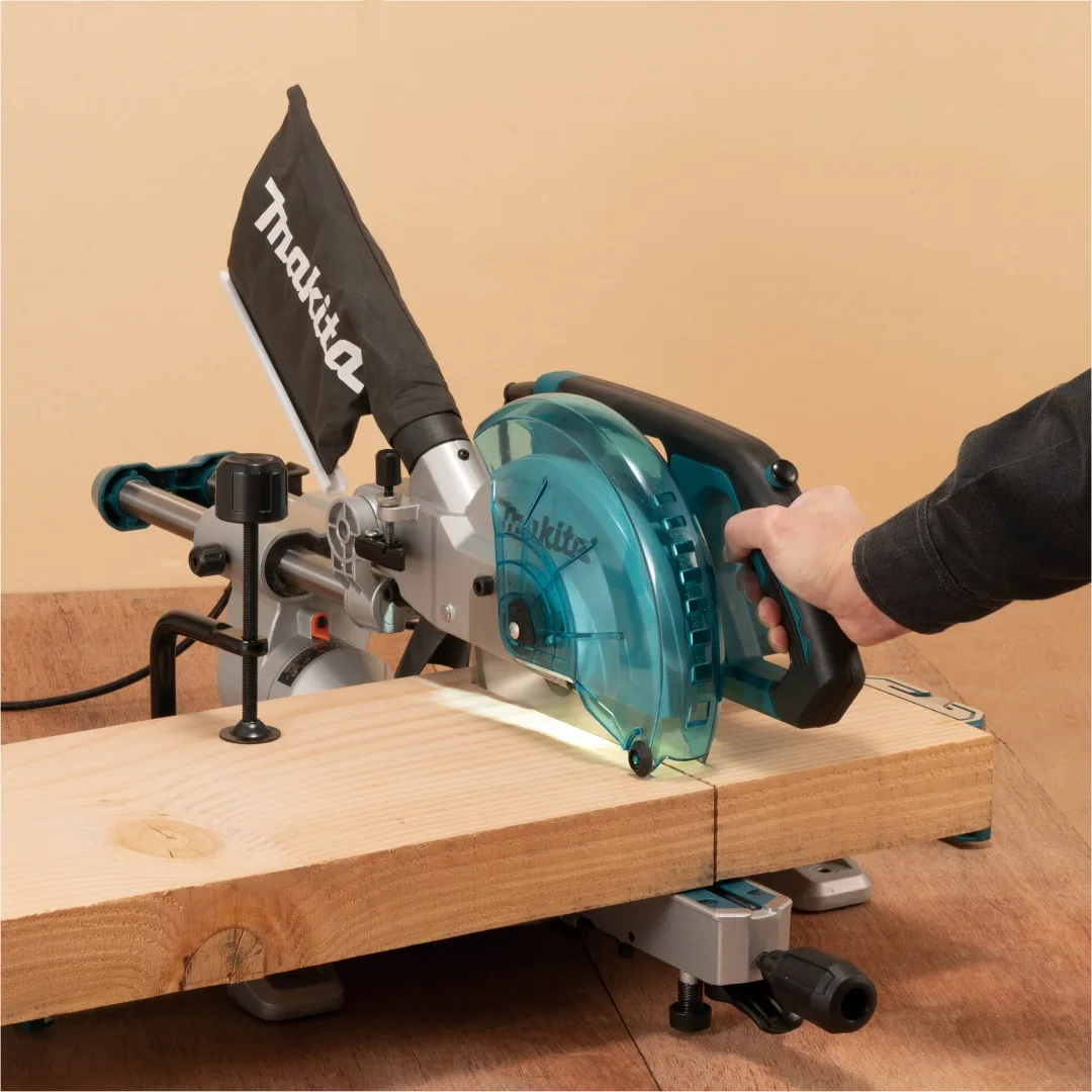 Пила торцовочная Makita LS0816F