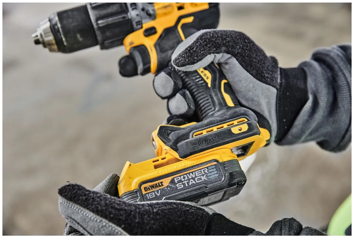 Аккумулятор DeWALT DCB183