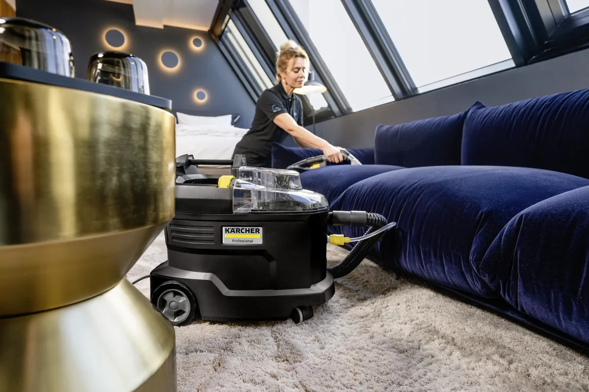 Моющий пылесос Karcher Puzzi 8/1 Go!Further + Средство Karcher RM 764 N черный